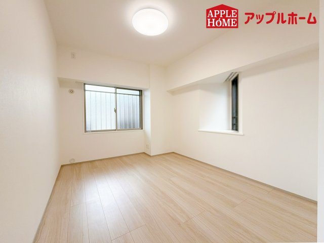オーベル大宮・東宮原の洋室|充分な広さの収納を備え、風通しも良く、大変居心地の良い採光良好な洋室は、快適空間。プライベートの時間もゆったりお寛ぎ頂けそうですね！