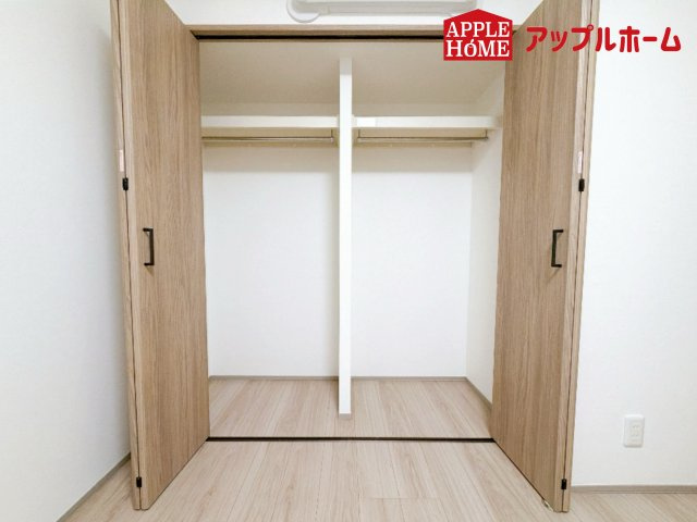 オーベル大宮・東宮原の収納|クローゼット付きの洋室は、収納スペースが豊富で部屋全体がすっきりと片付きやすいのが特徴です。衣類や荷物を整理しやすく、生活感を抑えた洗練された空間を保てます。