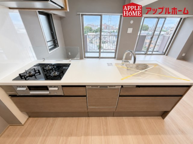オーベル大宮・東宮原のキッチン|キッチンの収納も充実☆食洗器完備で家事も楽々♪生活の質が向上すること間違いなしの充実設備です。
