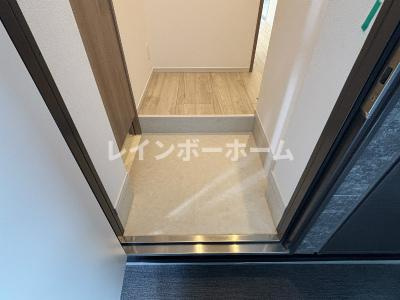 リブリ・三園の玄関