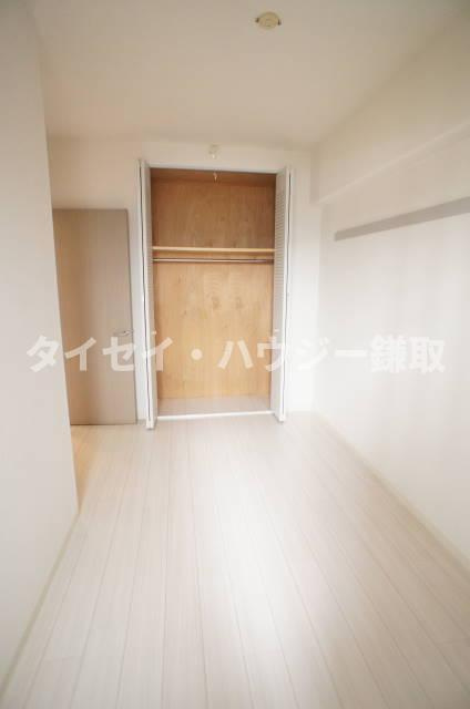 Ｋ’Ｓ　ＳＴＡＴＩＯＮの洋室|収納のある５帖の洋室です☆