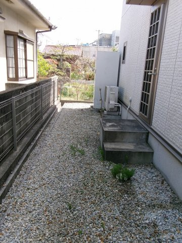 水田地所貸家の庭
