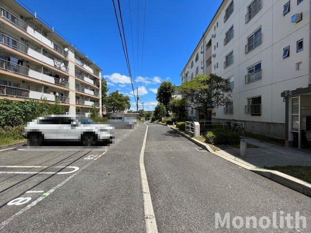 泉北桃山台１丁５号棟の駐車場