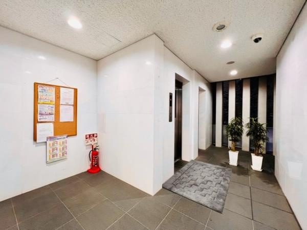 アーノンブライト一番町のエントランス|毎日通るエントランスはこのようになっています