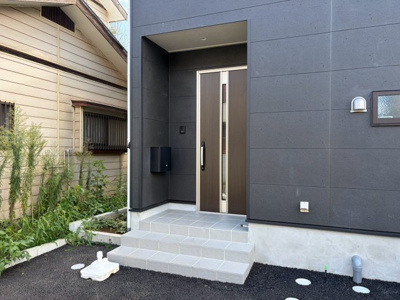 【エントランス】 | 八街市文違１号棟 | 即日内覧可能です！お気軽に０４７６－３７－３８８８までお問合せ下さい。