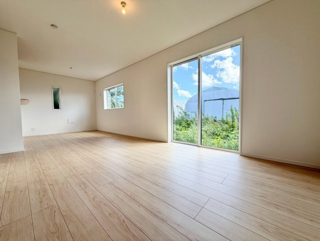 【居間・リビング】 | 八街市文違１号棟 | 即日内覧可能です！お気軽に０４７６－３７－３８８８までお問合せ下さい。