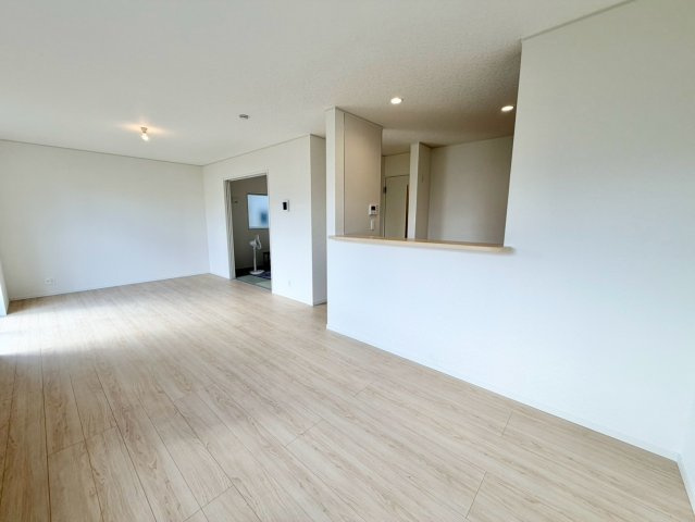 【居間・リビング】 | 八街市文違１号棟 | 即日内覧可能です！お気軽に０４７６－３７－３８８８までお問合せ下さい。