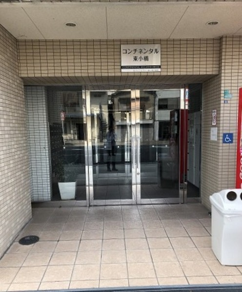 コンチネンタル東小橋のエントランス
