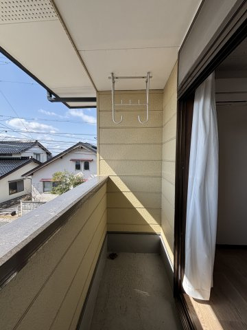 ハイツジュネスのバルコニー|イメージ201号室の写真（反転あり）