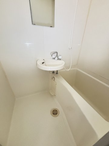 ハイツジュネスの浴室|イメージ201号室の写真（反転あり）
