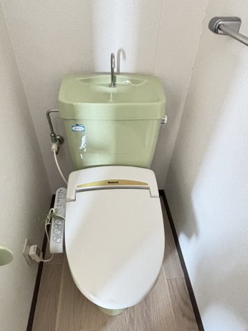 ハイツジュネスのトイレ|イメージ201号室の写真（反転あり）