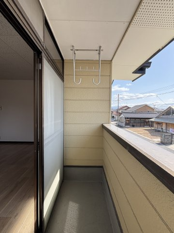 ハイツジュネスのバルコニー|イメージ201号室の写真（反転あり）