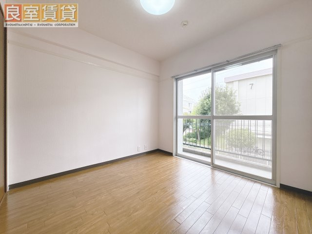 【寝室】 | 春里ハイツ