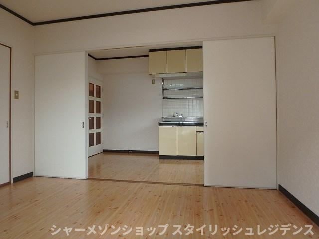 砂津ハイツの居間・リビング