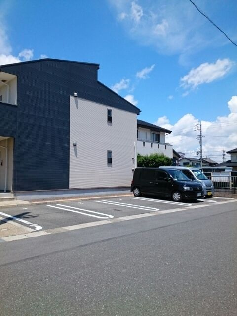 フィオーレ西都の駐車場