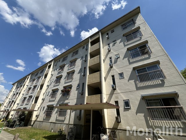 泉北茶山台２丁４番３号棟の外観