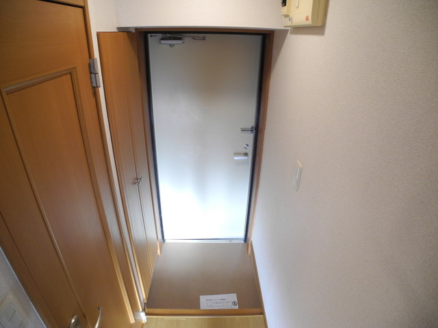ステートリーマンション鷲崎の玄関