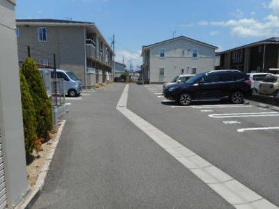 【駐車場】 | アルコバレーノ　Ｃ | 車をお持ちの方に嬉しい駐車場付きの物件です