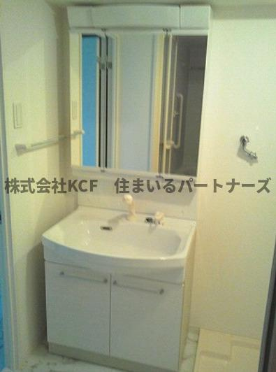 フローリッシュⅢの独立洗面台|独立洗面台、小物を置くことができて便利です