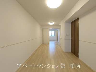 ジェルメ柏Ａ棟の居間・リビング
