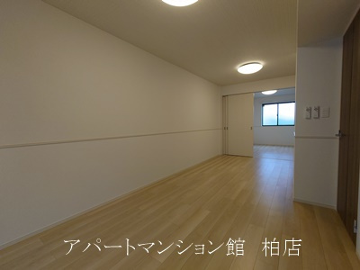 ジェルメ柏Ａ棟の居間・リビング