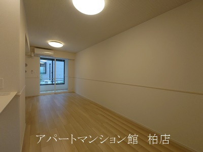 ジェルメ柏Ａ棟の居間・リビング