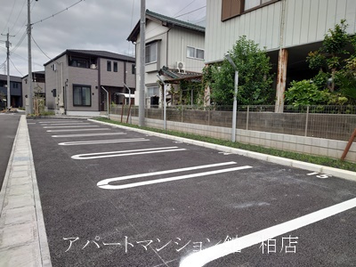 ジェルメ柏Ａ棟の駐車場