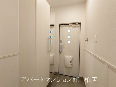 ジェルメ柏Ａ棟の玄関