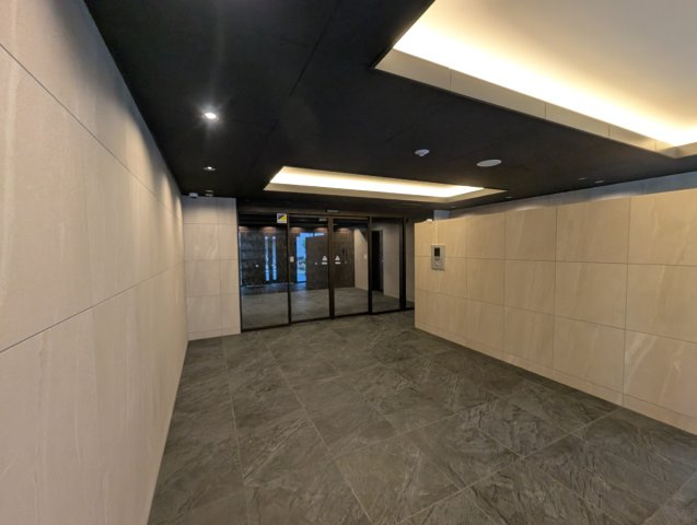 リヴィアス新大阪シエルのエントランス