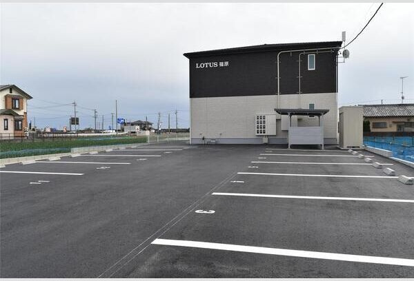 LOTUS篠原の駐車場