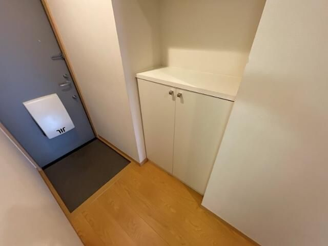 クライス四谷の玄関|敷地内ごみ置き場です。