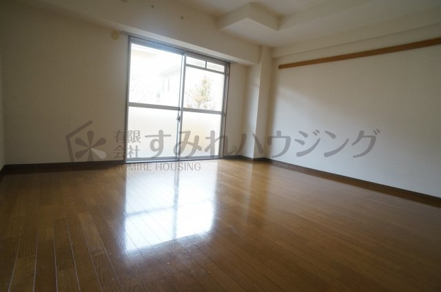 牡丹園壱番館の居間・リビング|参考、同建物・同間取りの号室