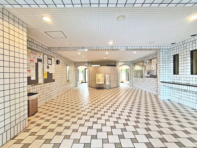 コスモシティ森林公園弐番館のエントランス