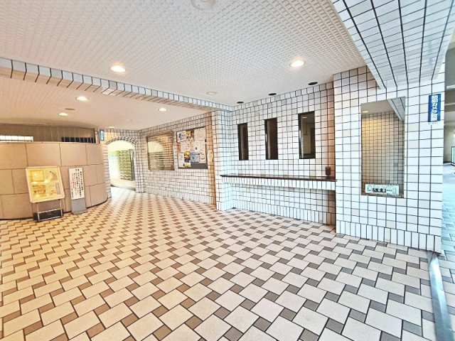 コスモシティ森林公園弐番館のエントランス