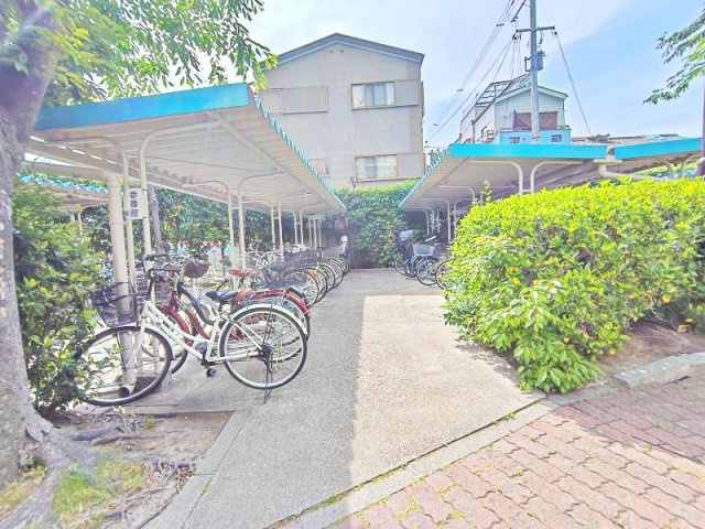 コスモシティ森林公園弐番館の駐輪場