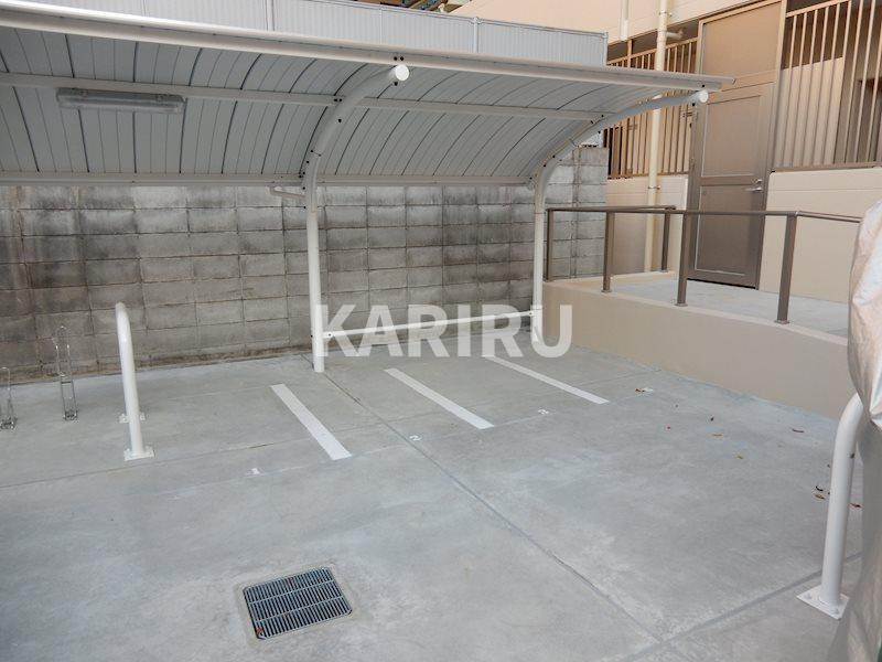 コンフォール京橋の駐車場