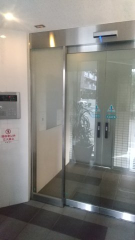 川崎市中原区新丸子町の賃貸マンションのエントランス