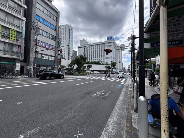 ニュー上六ビルの周辺