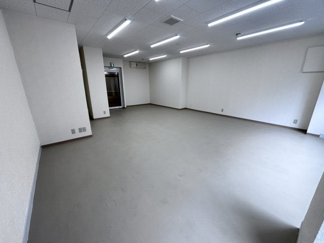 ニュー上六ビルの内装