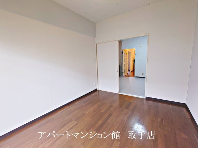 リバーサイドマンションの寝室