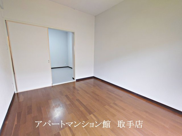 リバーサイドマンションの寝室
