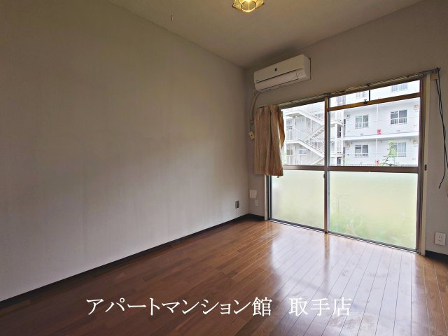 リバーサイドマンションの寝室
