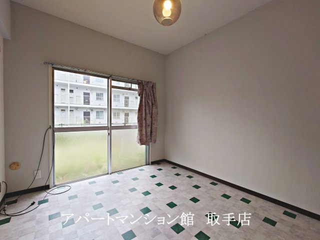 リバーサイドマンションの寝室