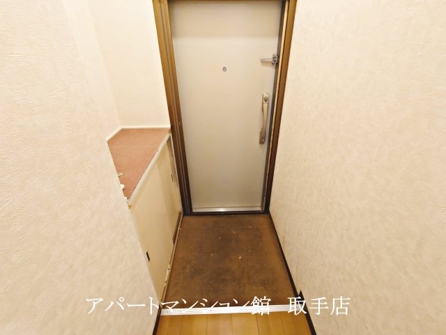 リバーサイドマンションの玄関
