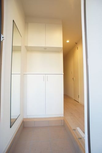 福生市大字熊川のアパートの玄関