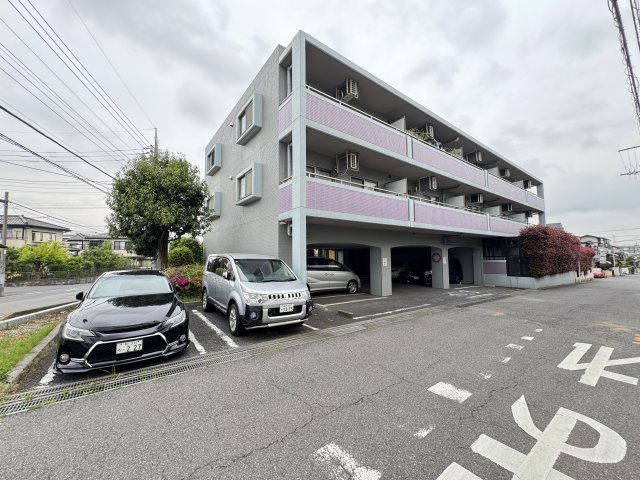 メゾンベルセーヌの駐車場