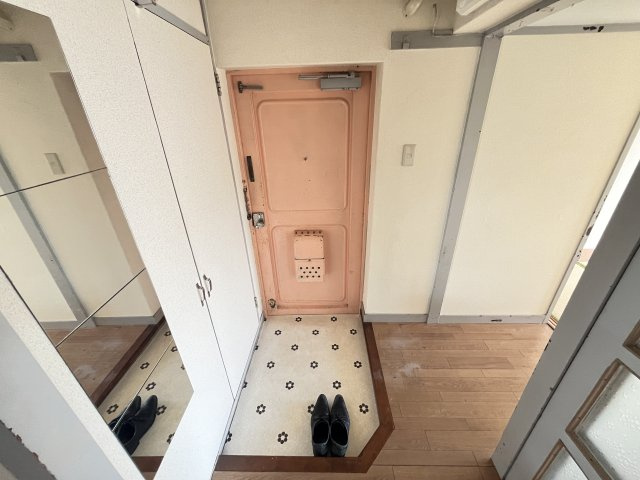 松戸タイムズ1号棟の玄関