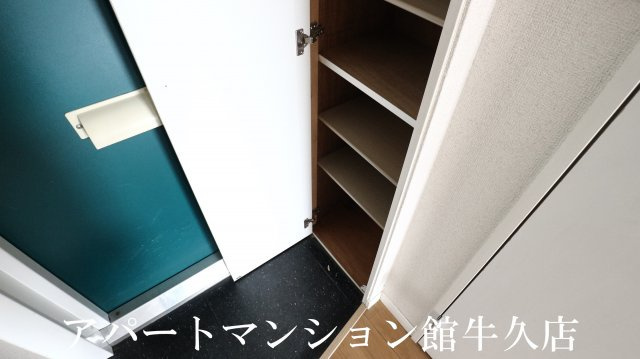 レオパレスシャトルの玄関