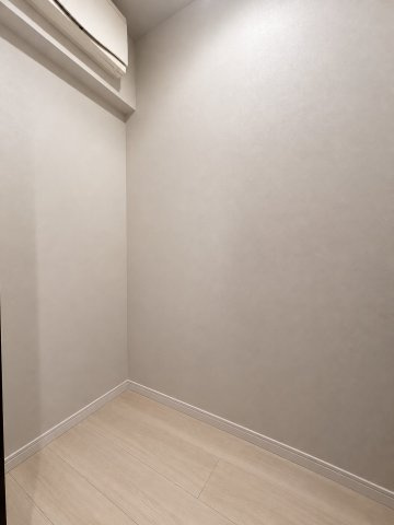 セントハート藤が丘の収納|約1.0帖の納戸。掃除機や日用品のストックなど、生活感の出やすい物をすっきり収納できます！※画像加工により家具等を消去しています
