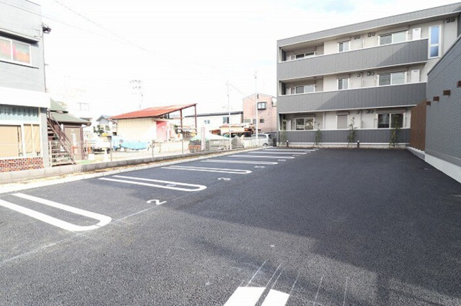 【駐車場】 | アベニール | 駐車場